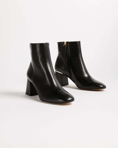 <P>Squarel - 41 / Black</P>